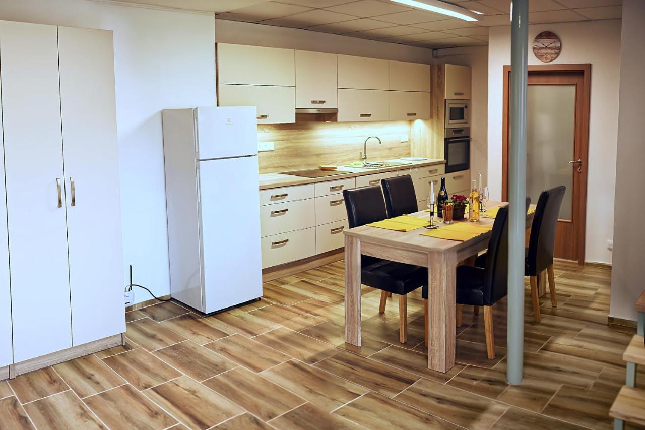 Nice Accommodation In Mikulov Luaran gambar