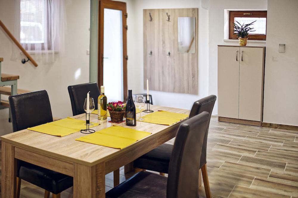 Nice Accommodation In Mikulov Luaran gambar